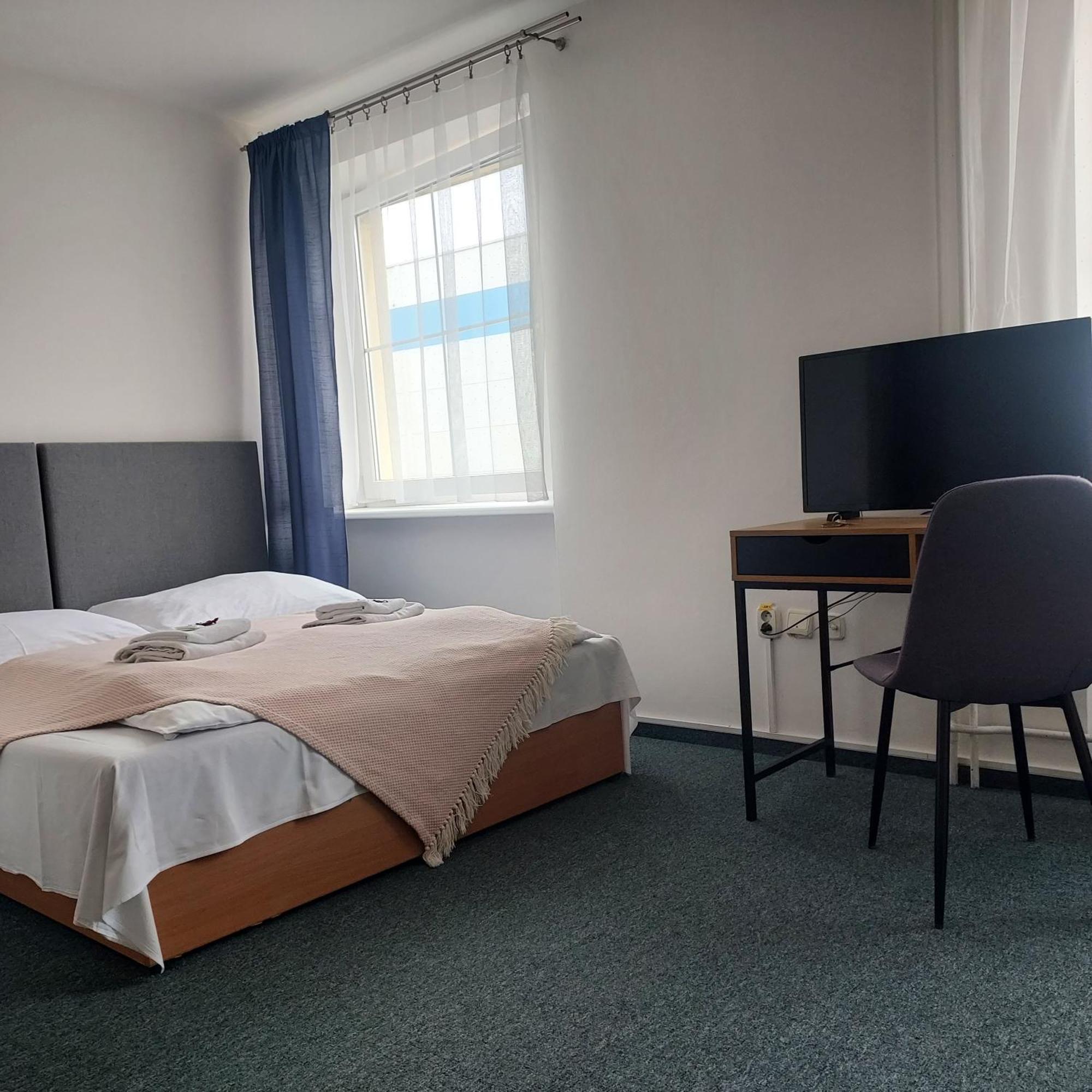 Garni G Hotel Жилина Екстериор снимка